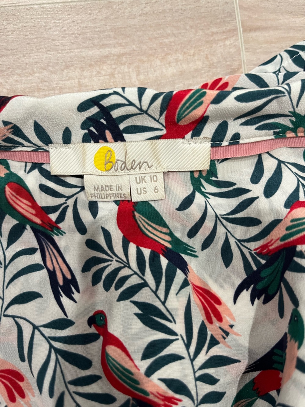 Boden Tabitha 100% Silk White Blouse with Red & Green Bird Print - Picture 12 of 16